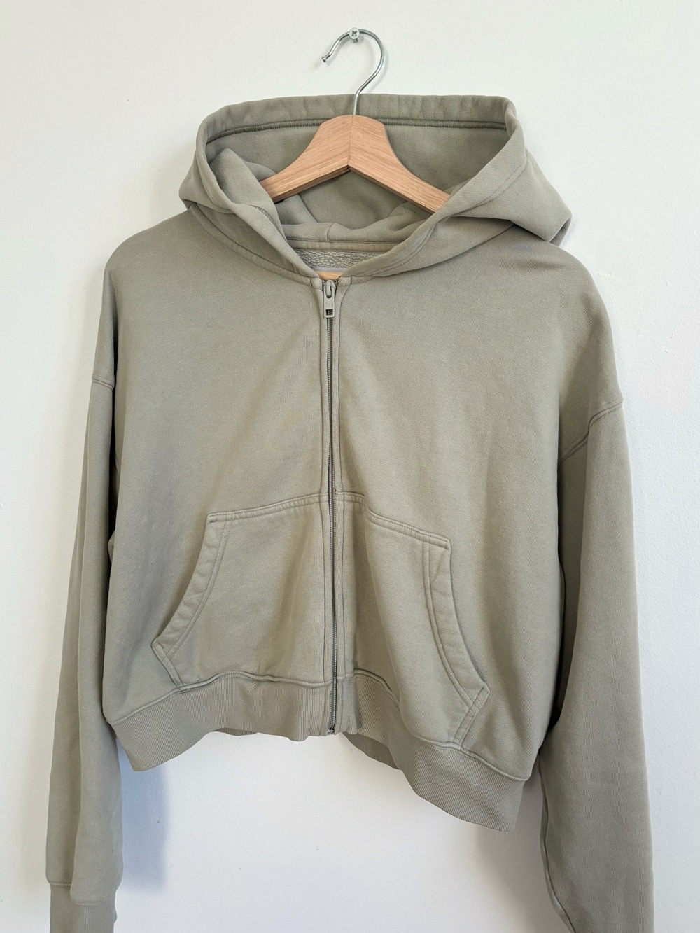 Aritzia TNA Cozy AF Sage Cropped Zip Up Hoodie - Picture 2 of 6